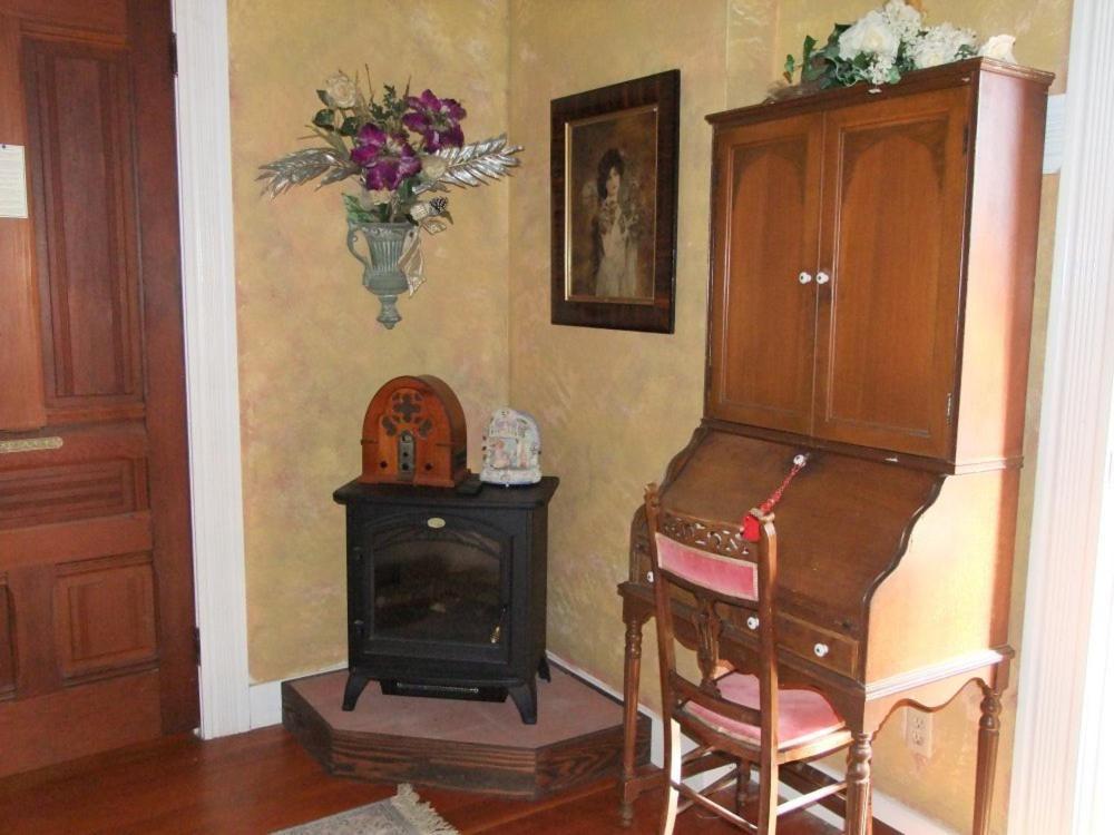 Robin'S Nest Bed & Breakfast San Andreas Room photo