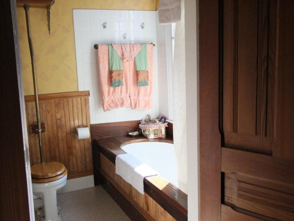 Robin'S Nest Bed & Breakfast San Andreas Room photo