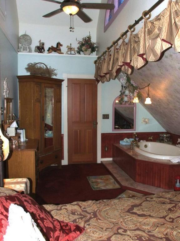 Robin'S Nest Bed & Breakfast San Andreas Room photo
